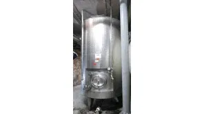 7.500 Liter RIEGER Sektdrucktank/ Lagertank 8 bar isoliert, mit Kühlmantel rund stehend aus V2A 