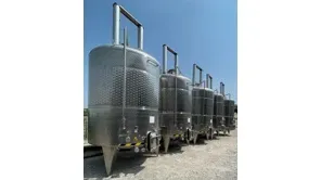 10.000 Liter Defranceschi’s Lagertank/Maischetaucher mit Kühlmantel und elektrischer Steuerung stehend aus V2A