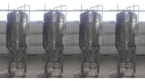300 Liter ZKG Lagertank / Drucktank/ Biertank mit Füllleitung mit Kühlmantel 0,99 bar