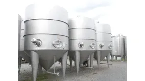  12.000 Liter Maischerührwerkstanks mit seitlichem Rührwerk aus V2A 